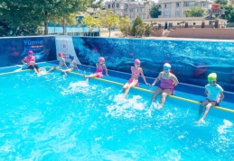 4 bölgeye mobil yüzme havuzları kuruldu