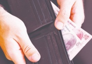 4 kişilik bir ailenin açlık sınırı 2 bin 851 TL, yoksulluk sınırı 8 bin 135 TL