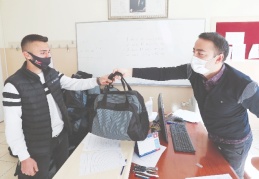 40 bin 799 askere, çanta hediye edildi