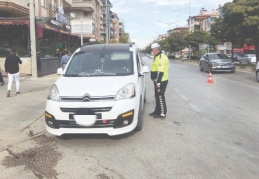 42 sürücüye ceza uygulandı, araçlar trafikten men edildi