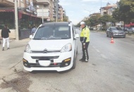 42 sürücüye ceza uygulandı, araçlar trafikten men edildi