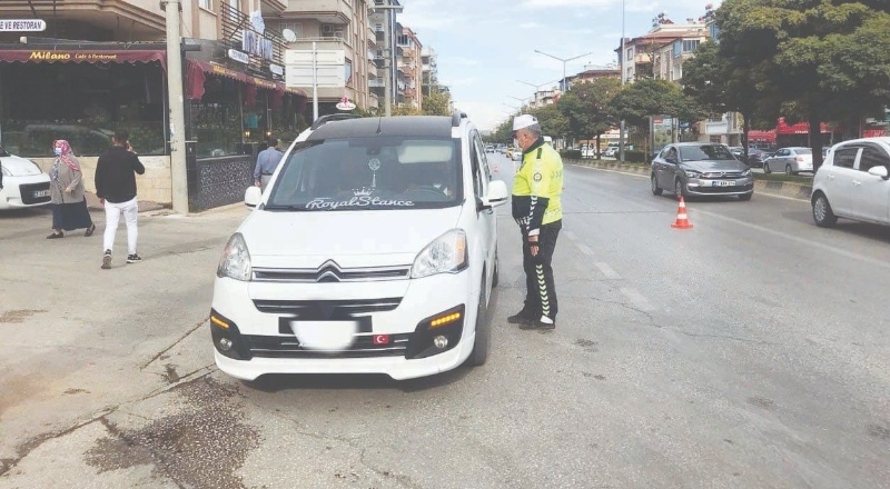 42 sürücüye ceza uygulandı, araçlar trafikten men edildi