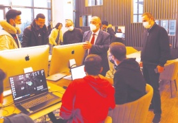 48 saatte 13 oyun geliştirdiler!