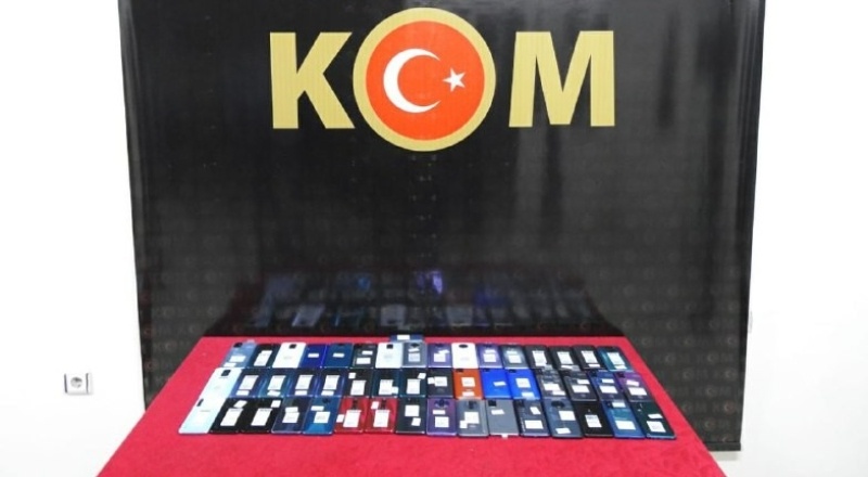 49 adet gümrük kaçağı telefon ele geçirildi