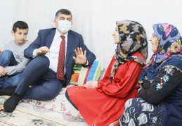 5 aileyi ziyaret etti