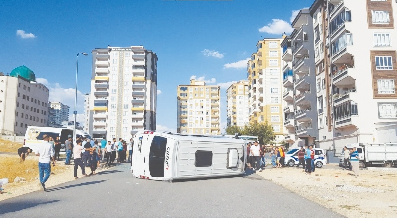 5 aracın karıştığı iki ayrı kazada 4 kişi yaralandı