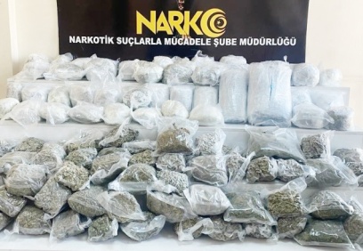 5 kilo 700 gram esrar ele geçirildi