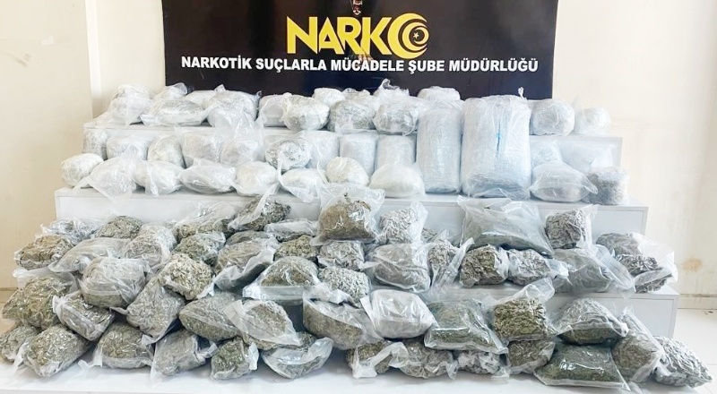 5 kilo 700 gram esrar ele geçirildi