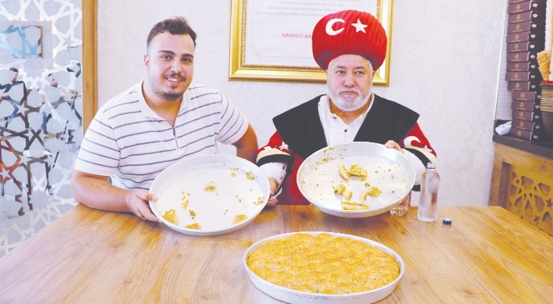 5 tepsi baklava yiyeceğini iddia etti