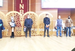 50 kişiye tablet 38 kişiye kitap çanta ve kumbara hediye edildi