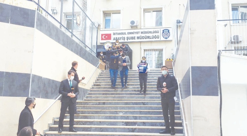 50 milyonluk vurgun yapan çete çökertildi