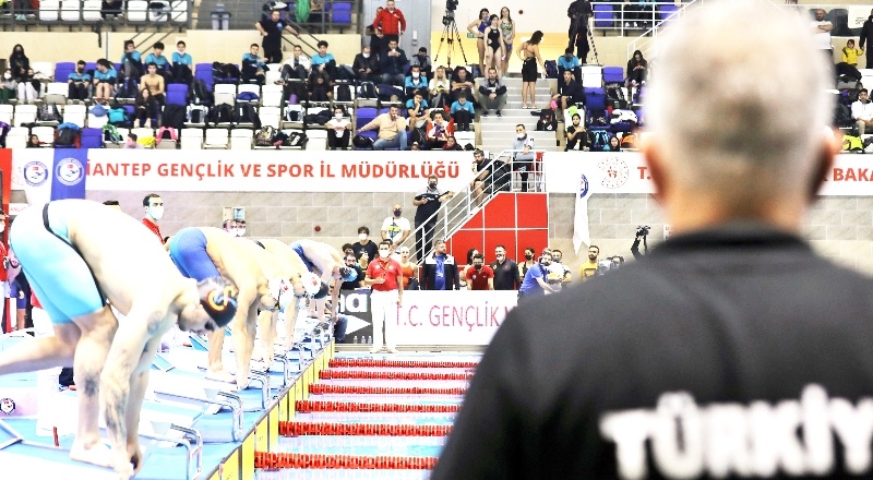 537 sporcu kulaç attı