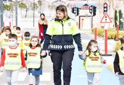 6 ayda yaklaşık 160 bin çocuğa trafik kuralları öğretildi
