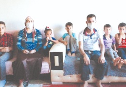 6 çocuklu aile 7 yıldır lağım suyu basan evde yaşıyor