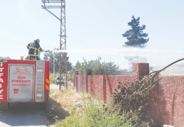 6 saatte kontrol altına alınan yangında depo ile bağ evi kullanılamaz hale geldi