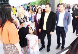 600 öğrenci, köy okuluna destek olmak için biraraya geldi