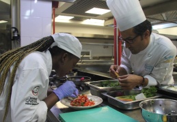 7 bin kilometre öteden geldi, Türk mutfağını öğrendi