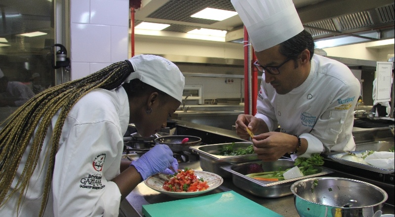 7 bin kilometre öteden geldi, Türk mutfağını öğrendi