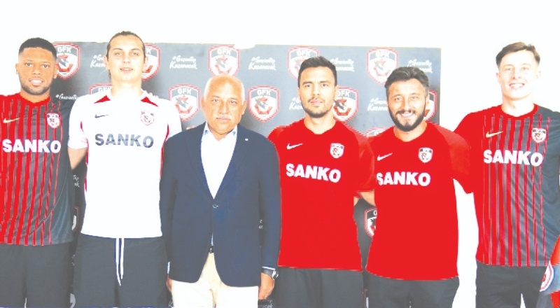 7 yeni transfer için imza töreni düzenlendi