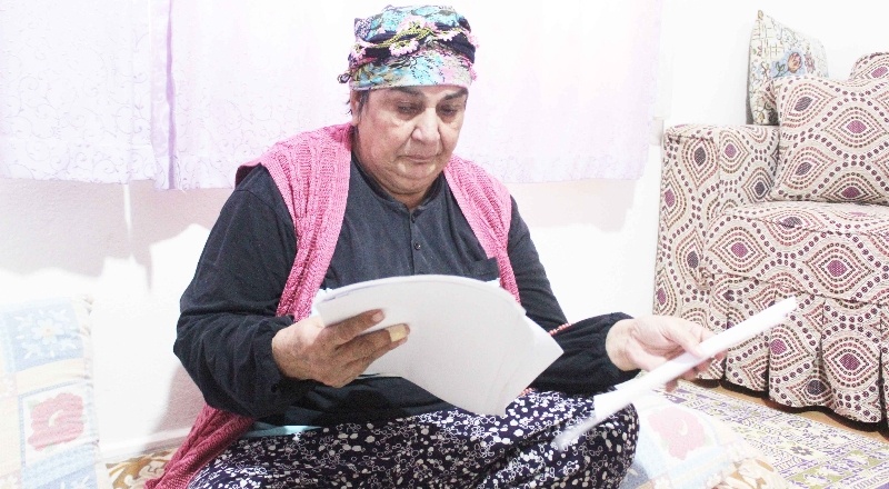 72 yıldır kız kardeşinin kimliğini kullanıyor