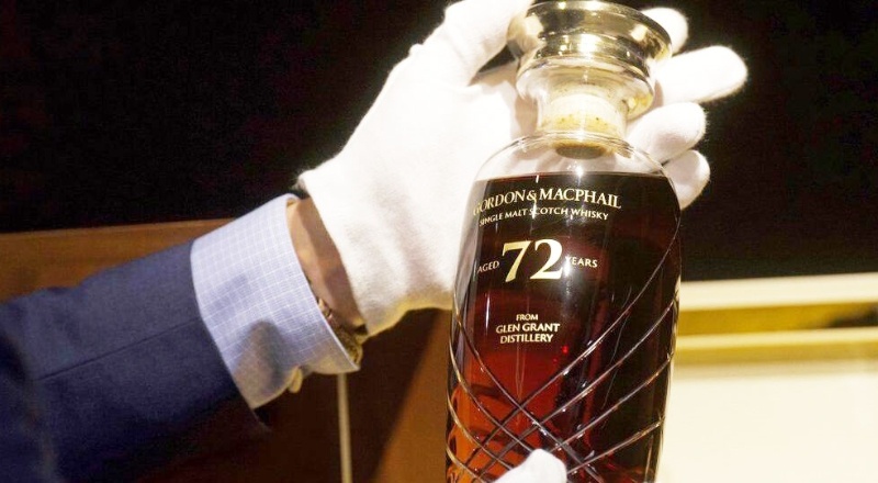 72 yıllık İskoç viskisi 54 bin dolara alıcı buldu