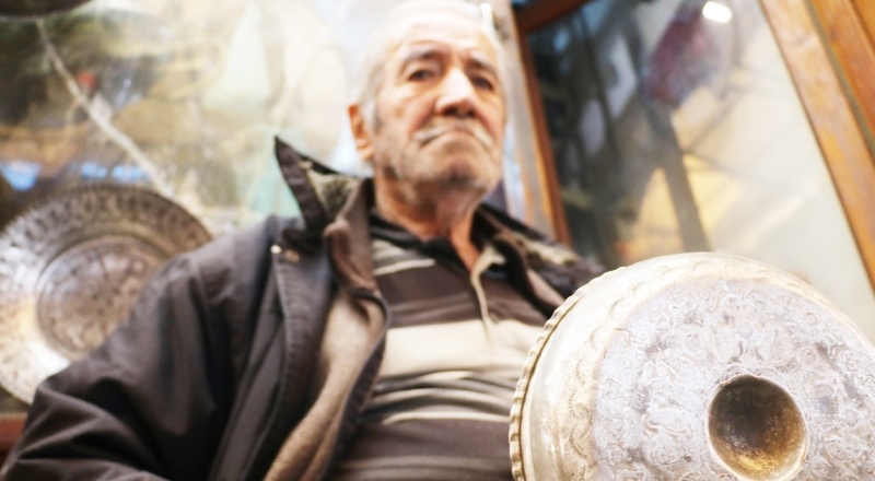 73 yıldır ekmeğini bakırdan çıkarıyor