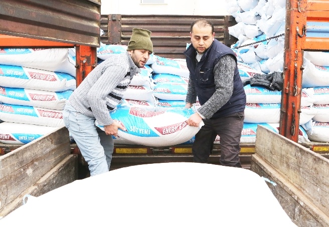 8 bin ton küçük ve büyükbaş hayvan yemi dağıtımı yapıldı