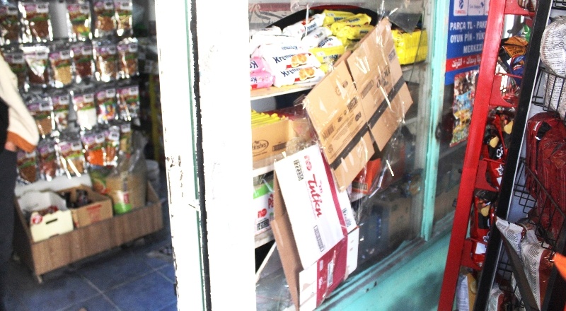 8 dakikada soyup soğana çevirdiler