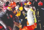 87 saat sonra 13 yaşında bir kız çocuğu kurtarıldı