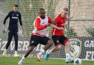 Isınma ve 5'e 2 pas çalışması yaptılar