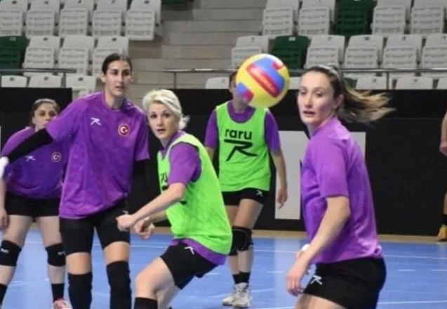 A Milli Kadın Hentbol Takımı'nda hazırlıklar sürüyor