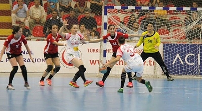 A Milli Kadın Hentbol Takımı'ndan kritik galibiyet
