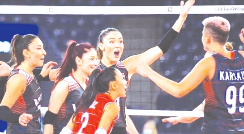 A Milli Kadın Voleybol Takımı 4'te 4 yaptı