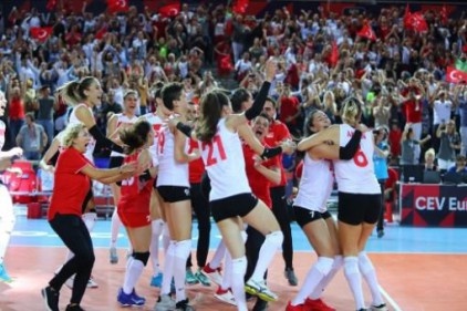 A Milli kadın voleybol takımı yarı finalde