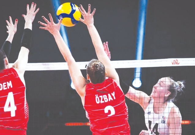 A Milli Kadın Voleybol Takımı, yarı finalde ABD'ye 3-0 mağlup oldu