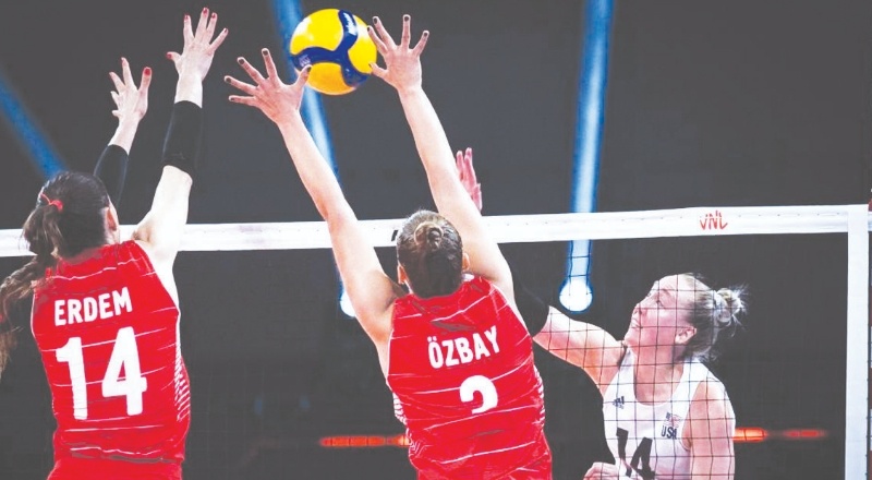 A Milli Kadın Voleybol Takımı, yarı finalde ABD'ye 3-0 mağlup oldu