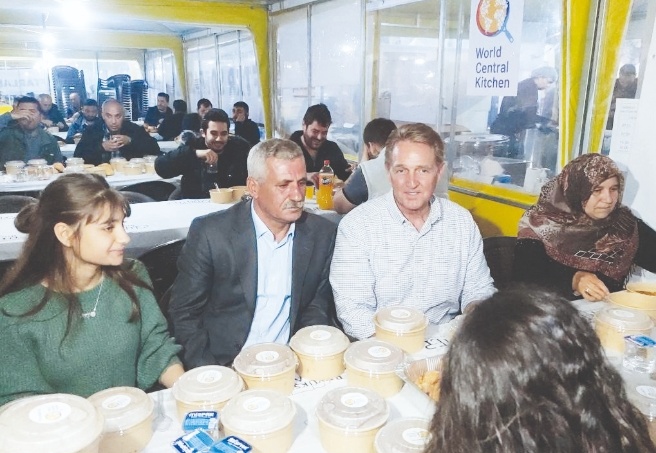 ABD'nin Ankara Büyükelçisi Jeff Flake: "ABD'de Türkiye için 120 milyon dolar kadar yardım toplandı"