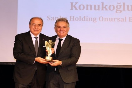 Abdulkadir Konukoğlu, ‘Yılın En Başarılı Sağlık Girişimcisi’ ödülünü aldı