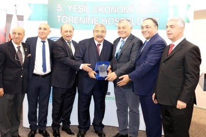 Abdulkadir Konukoğlu&#8217;na Yeşil Ekonomi Ödülü verildi