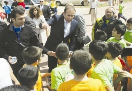 Abdullah Avcı, çocukların sevgi seli ile karşılandı