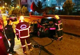 Abisi ile tartışıp aracını yaktı