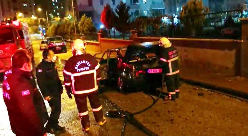 Abisi ile tartışıp aracını yaktı