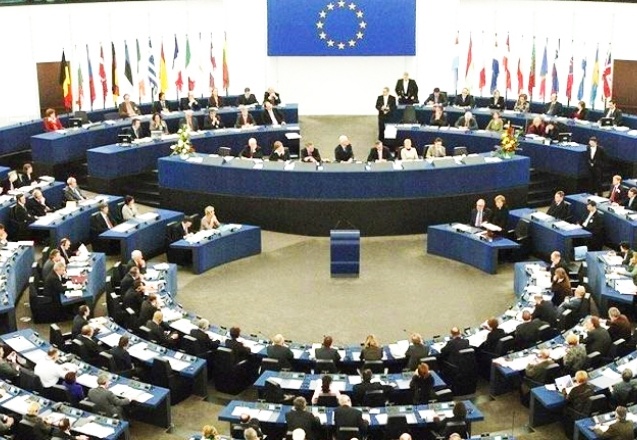 AB'nin 7,9 milyar Euro'luk savunma fonu kabul edildi