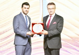 Acarsan Holding Ekonomi Zirvesinden ödülle döndü