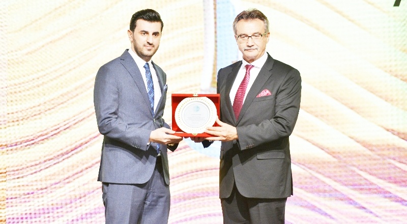 Acarsan Holding Ekonomi Zirvesinden ödülle döndü
