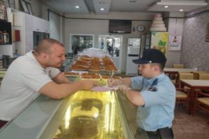 Açık olan işyerlerini denetlediler