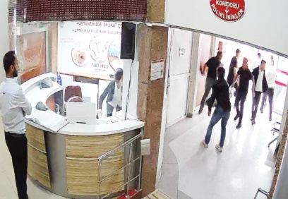 Acil serviste bıçakla dehşet saçan baba tutuklandı