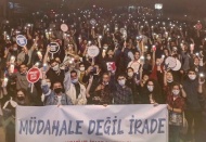 Ada ayaklandı