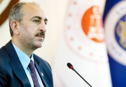 Adalet Bakanı Abdülhamit Gül'ün görevden alınacağı iddia edildi