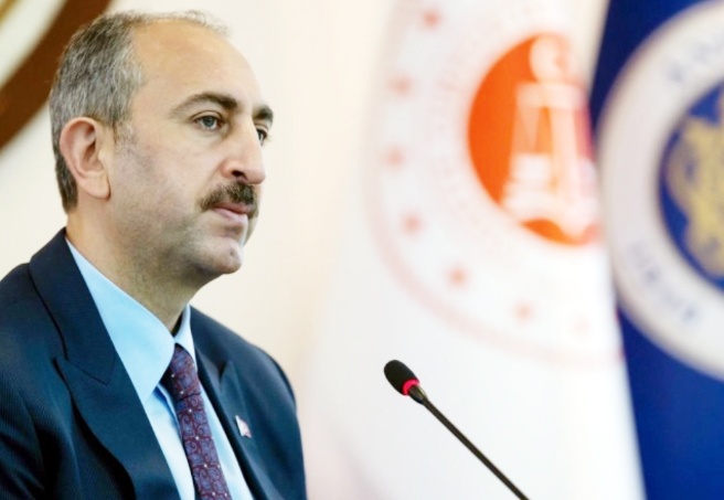 Adalet Bakanı Abdülhamit Gül'ün görevden alınacağı iddia edildi